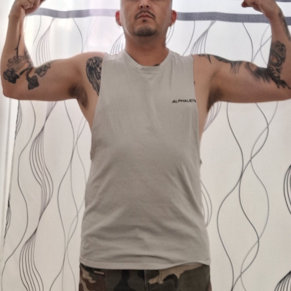 Alphalete Men's Sleeveless Rhapsody Collection Cut Off Tank Top - Picture 4 of 5